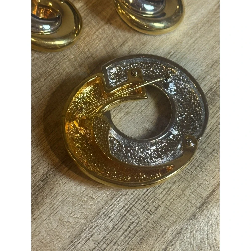 Vintage Two-Tone Gold‎ & Silver Tone Modernist Clip-On Earrings Plus Brooch
